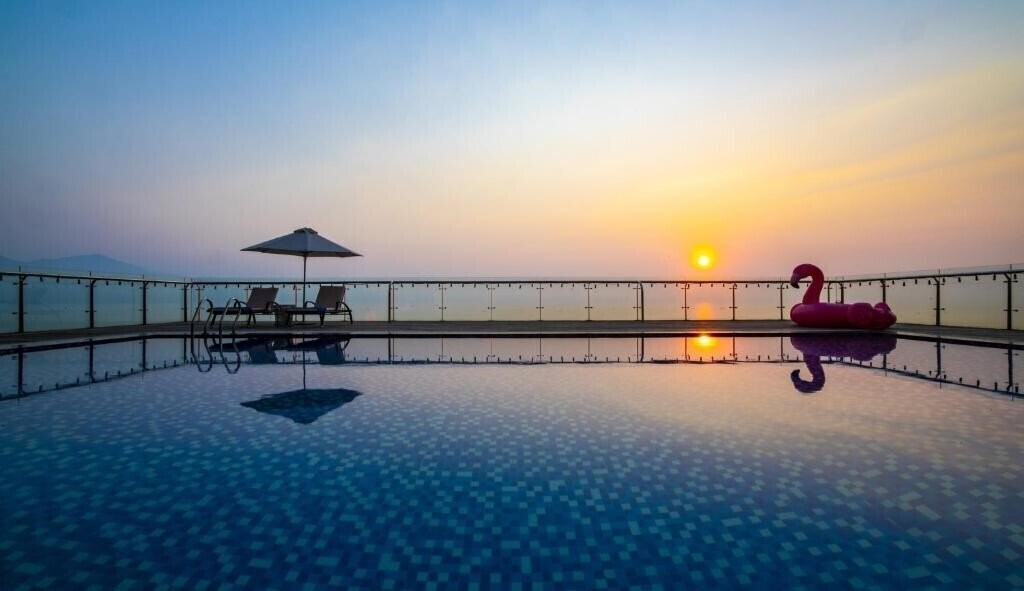 Отель Serene Beach Hotel 4*