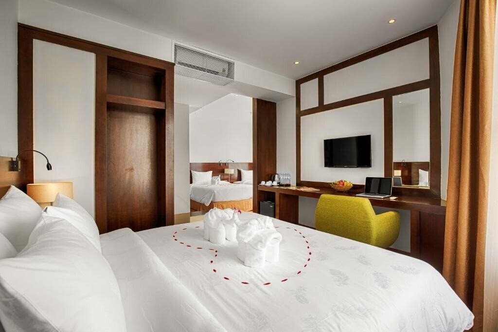 Отель Sofia Suite Hotel Da Nang 3*