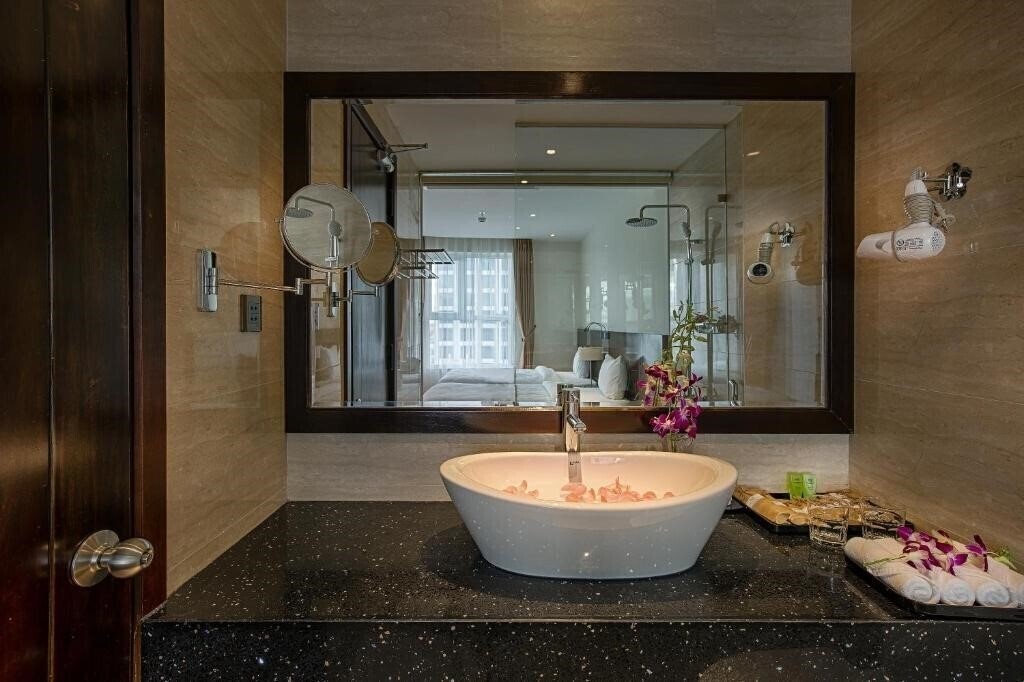 Фото Sofia Suite Hotel Da Nang 3*