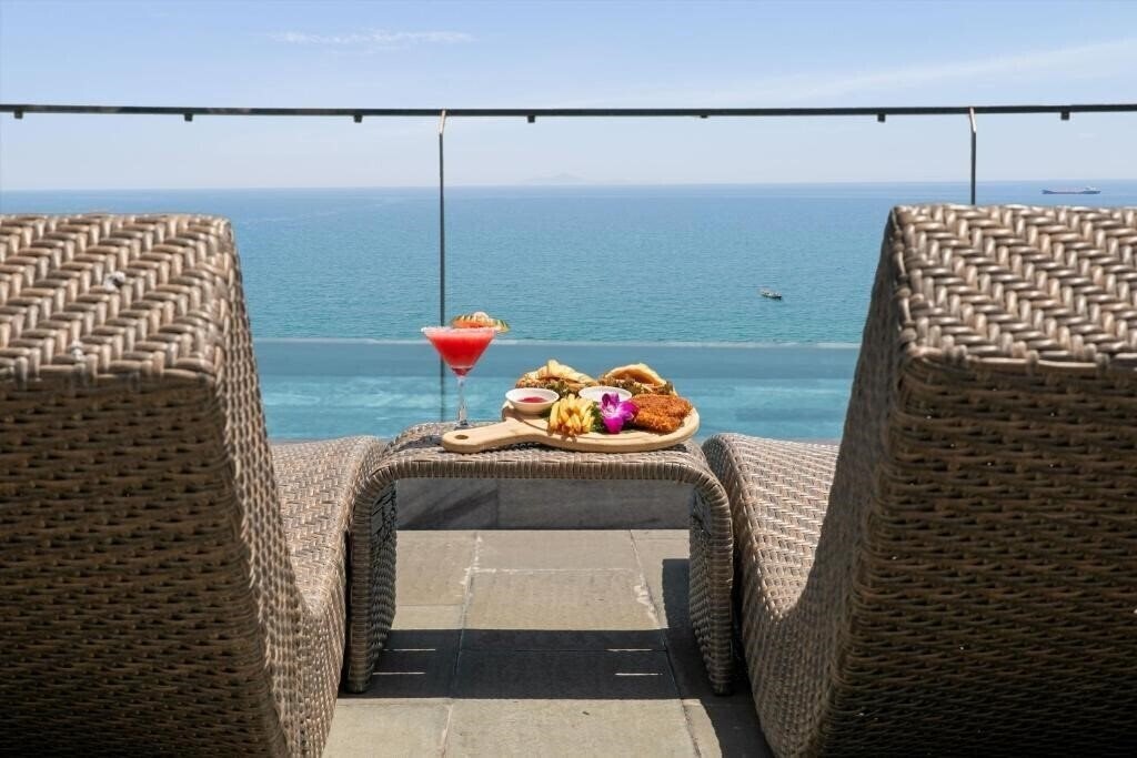 Изображение Mangata Beachfront Hotel Danang 4*