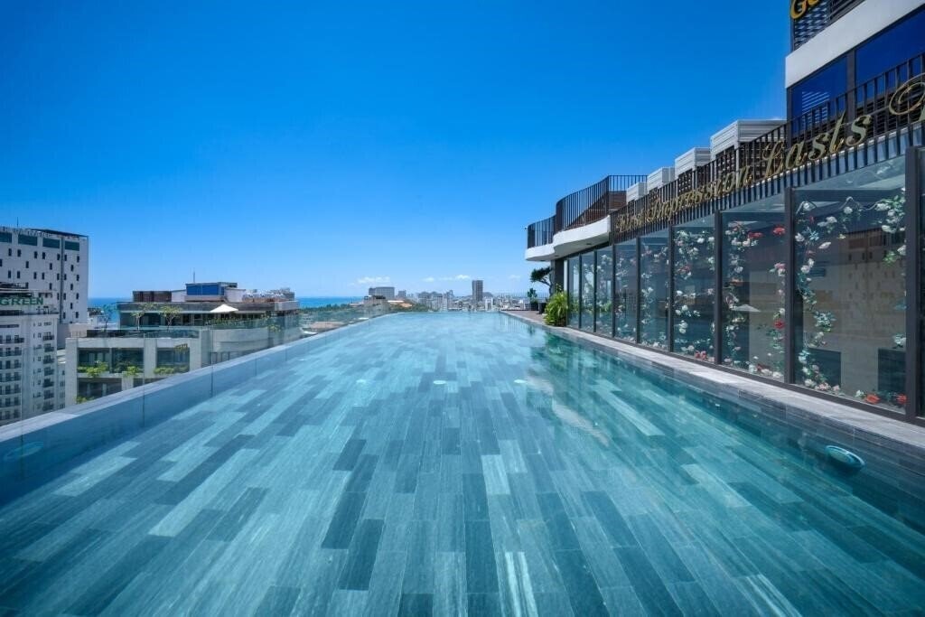 Отель Golden Lotus Grand Hotel Da Nang 4*