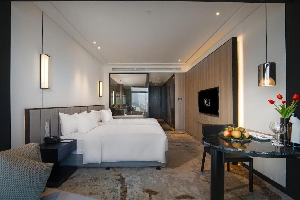 Crowne Plaza Danang City Centre (ex. Bay Capital Danang) 5* суреті