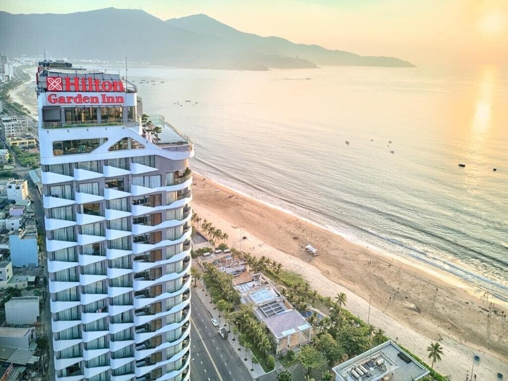 Отель Hilton Garden Inn Da Nang 4*