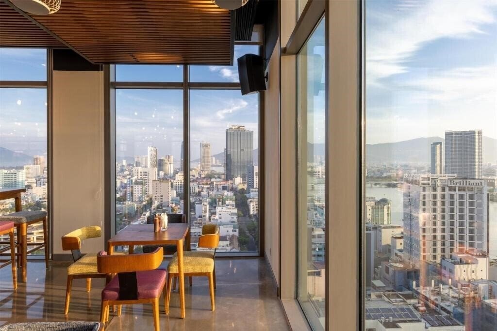 Отель Wink Hotel Danang Centre 4*