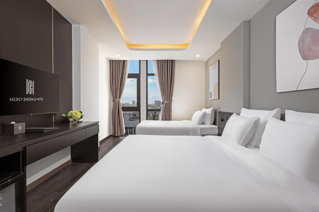 Mercy Emerald Hotel 4* суреті