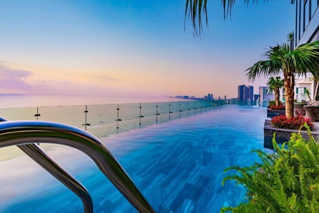 Отель Peninsula Hotel Danang 5*