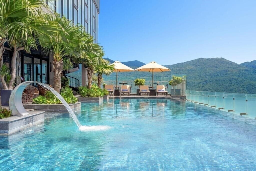 Отель Peninsula Hotel Danang 5*