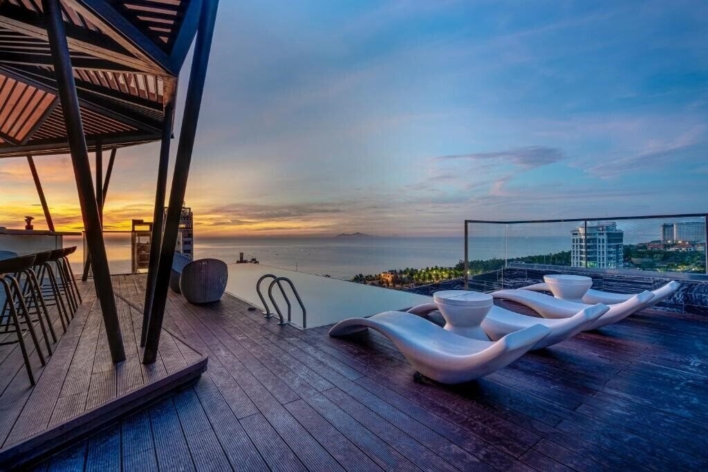 Отель Draco Hotel & Suites 4*