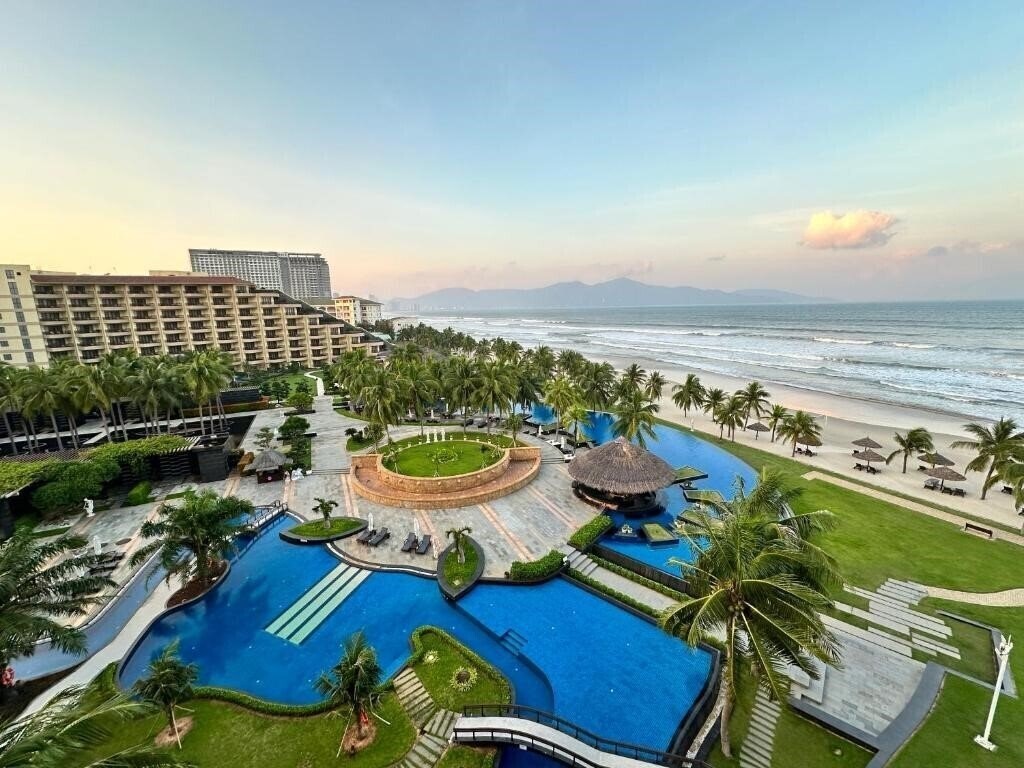 Отель Crowne Plaza Danang (ex. Silver Shores) 5*