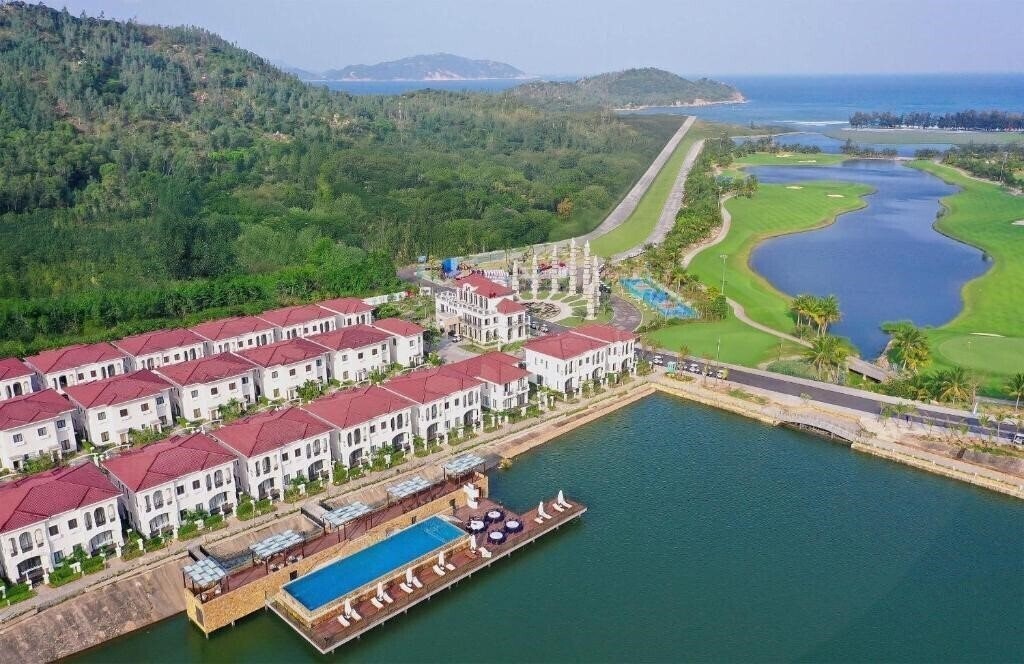 Отель Swiss Belvillas Solavita Binh Tien 4*