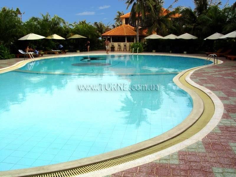 Фото The Beach Resort 3*