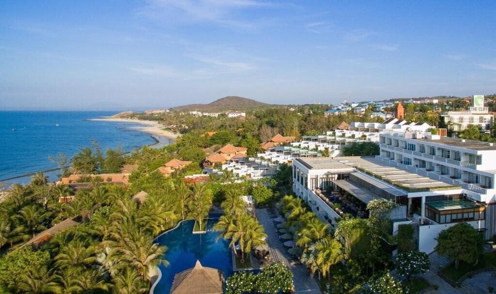 The Cliff Resort & Residences 4* қонақ үйі