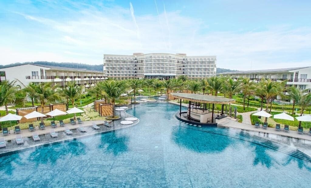 Sol By Melia Phu Quoc 5* суреті