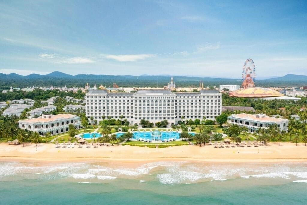 Отель Sheraton Phu Quoc Long Beach Resort 5*