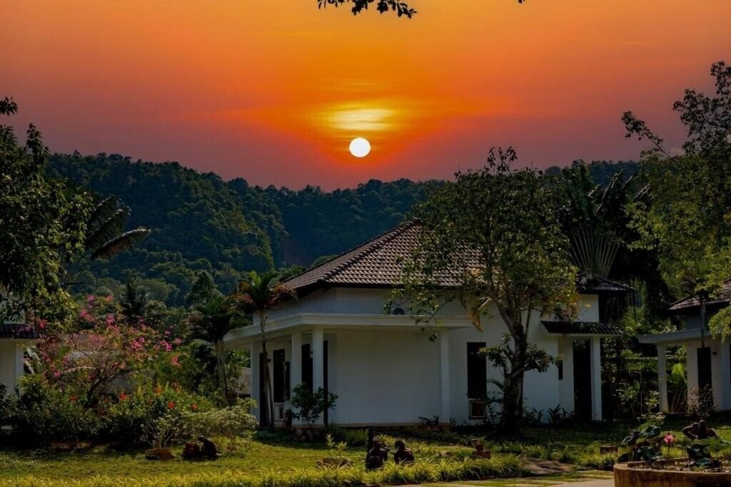 Отель Y Village Resort 3*