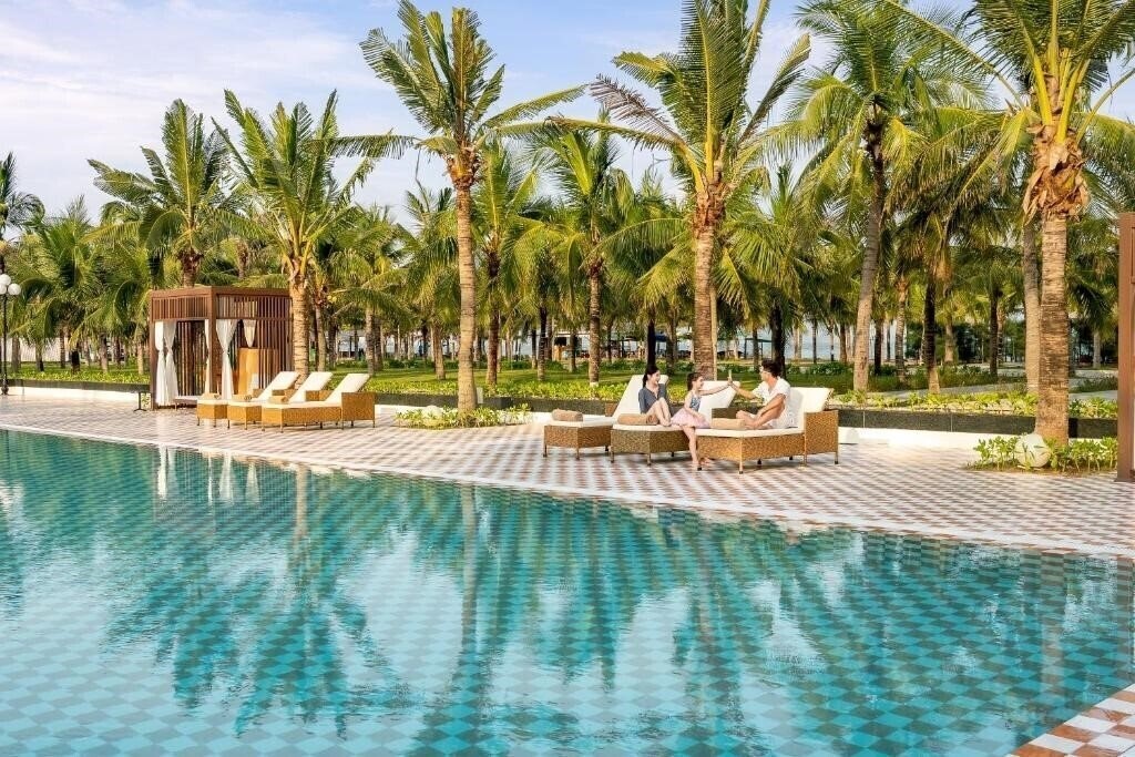 Фото Tuan Chau Resort 4*