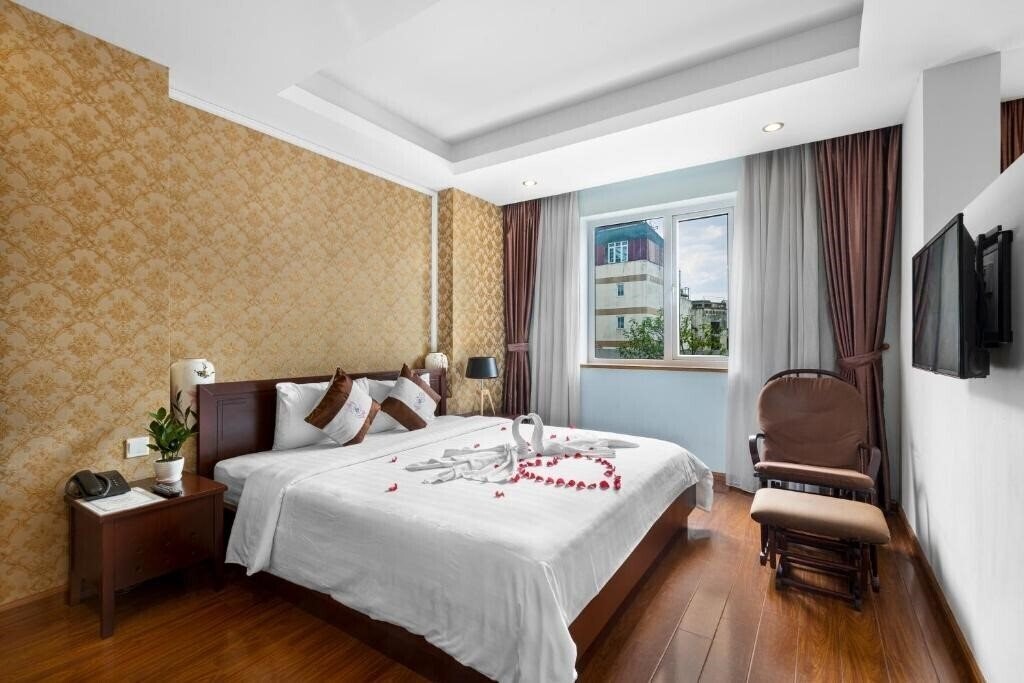 First Eden 2* фотосуреті