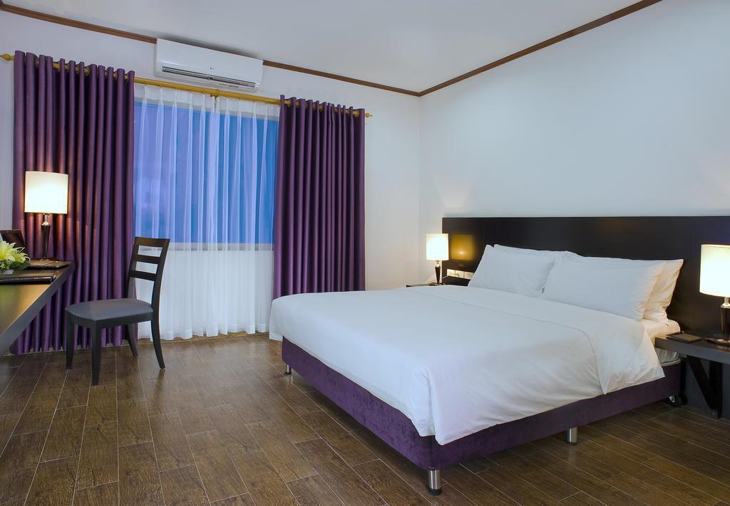 Отель Eastin Easy Gtc 3*