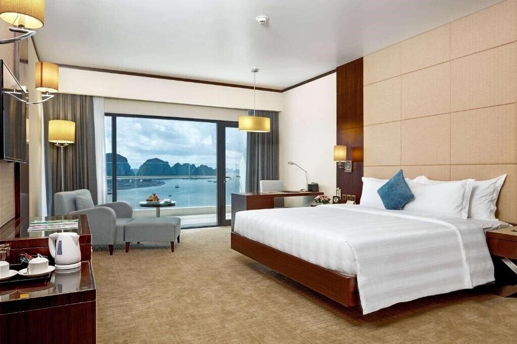 Фото Wyndham Legend Halong Hotel 5*
