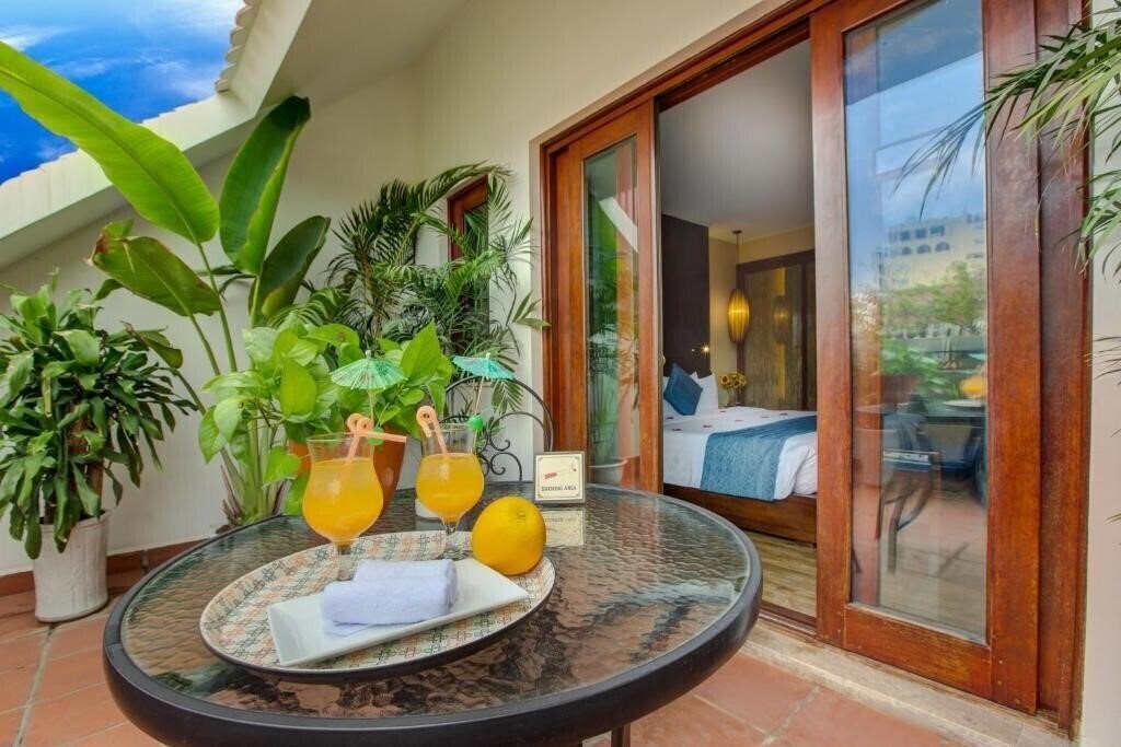 Фото Oriental Suites Hotel & Spa 4*