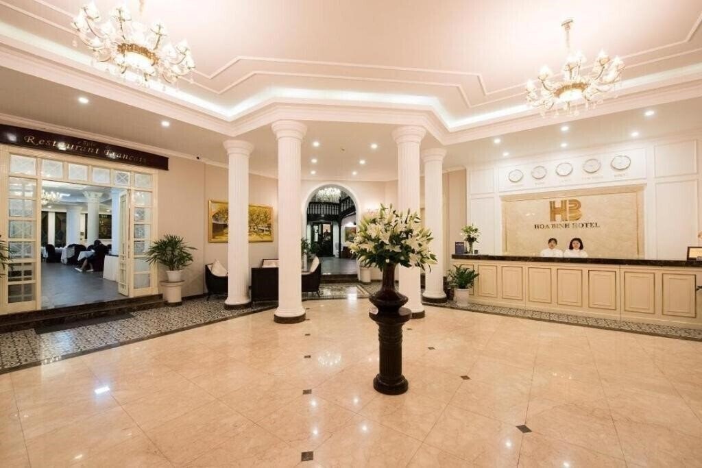 Hoa Binh Palace 4* фотосуреті