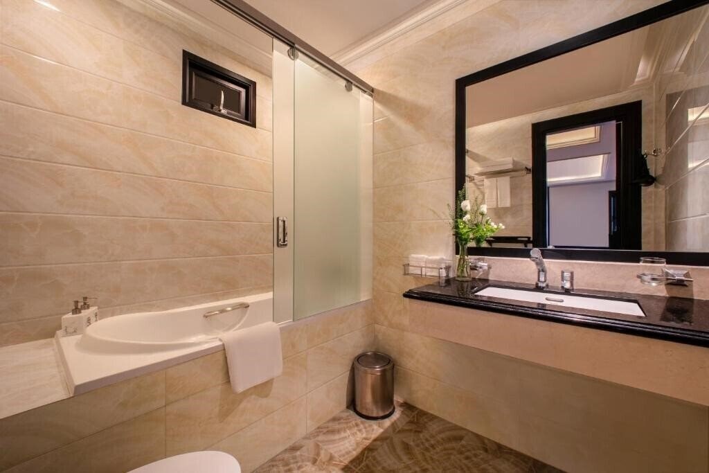 Фотография Champton Hanoi Hotel (ex. The Light Hotel Hanoi) 4*