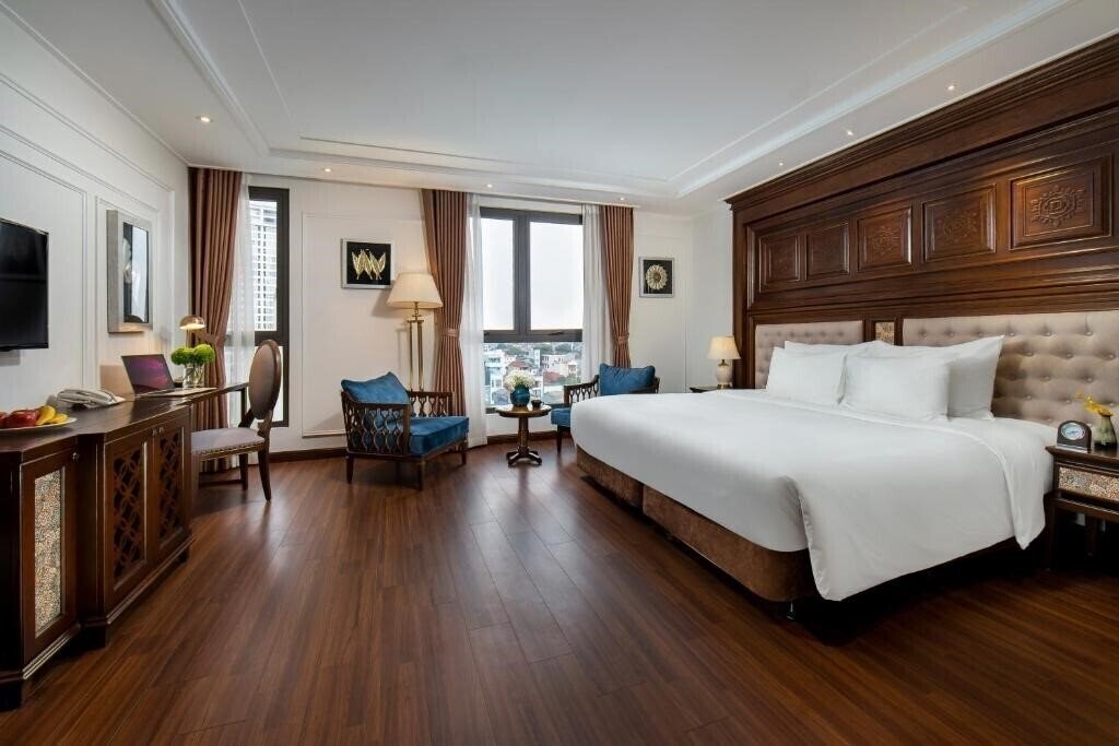 The Q Hotel 4* қонақ үйі