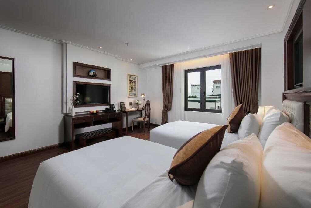 The Q Hotel 4* суреті