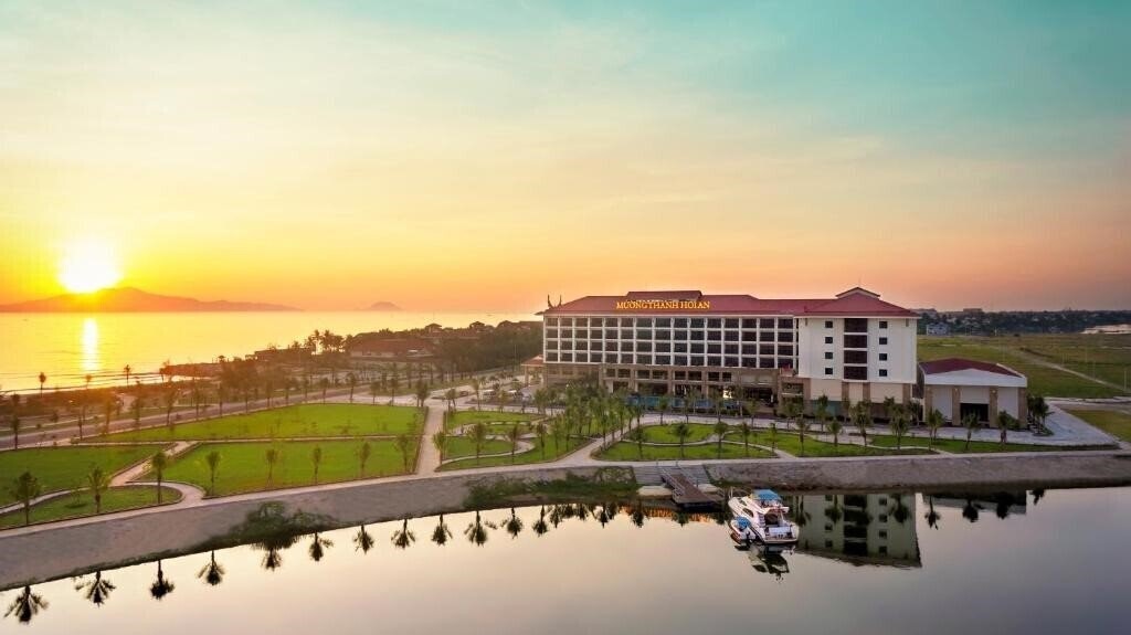 Отель Muong Thanh Holiday Hoi An Hotel 4*