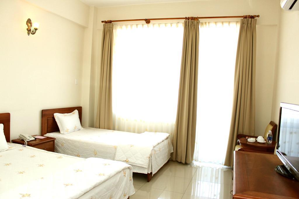 Фотография Tan Son Nhat 3*