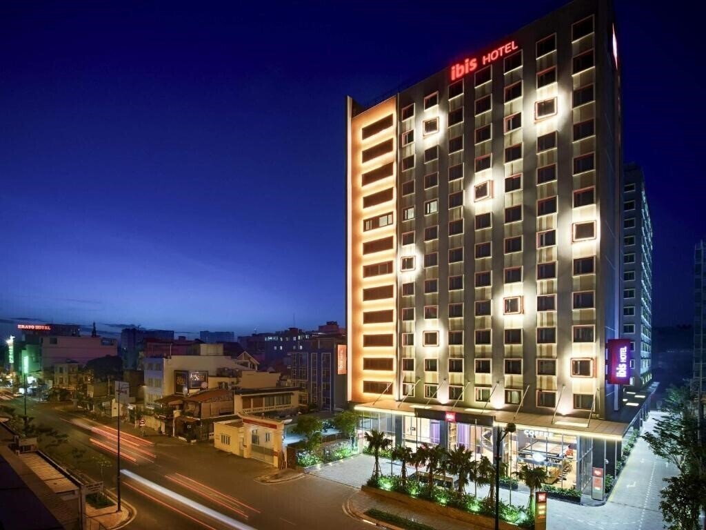 Отель Ibis Saigon Airport 4*
