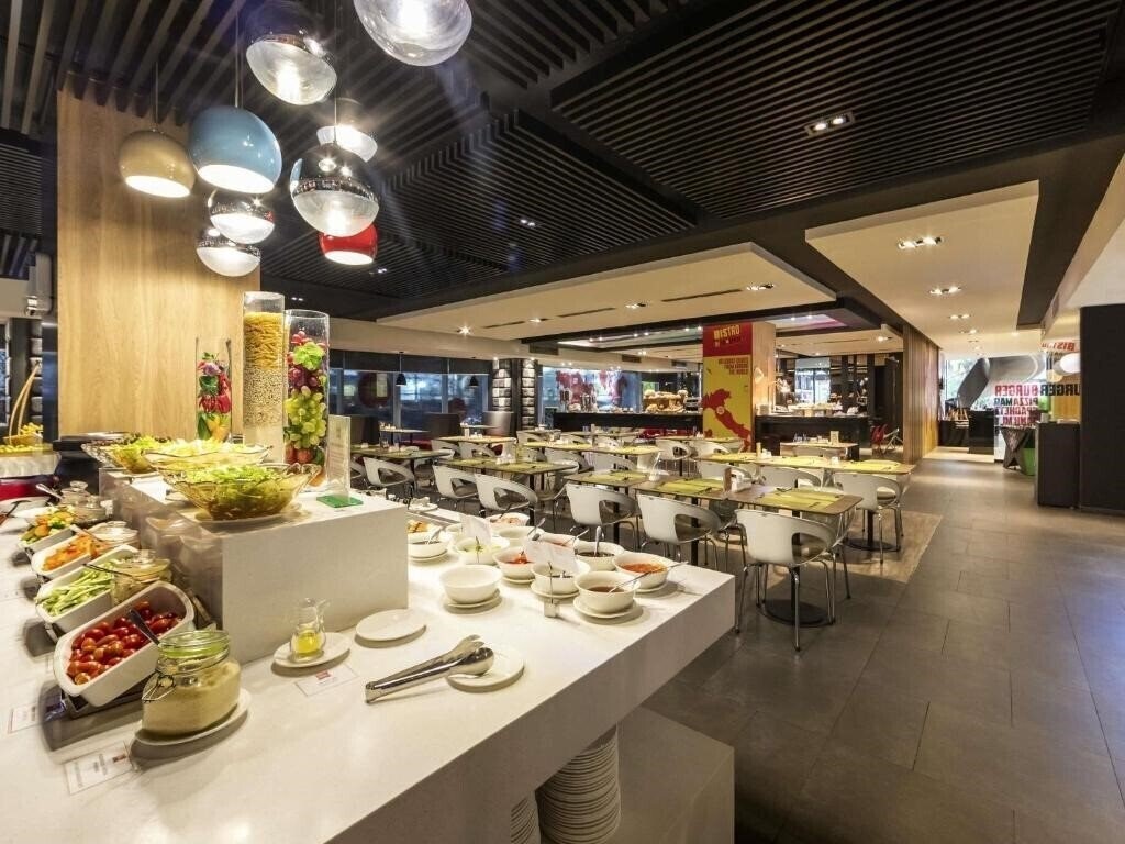 Изображение Ibis Saigon Airport 4*