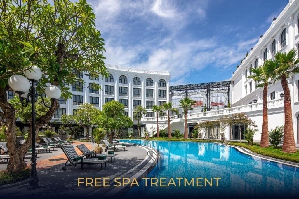 Silk Path Grand Hue Hotel 3* суреті
