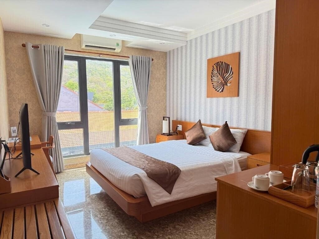 Отель Tran Chau Beach & Resort 4*