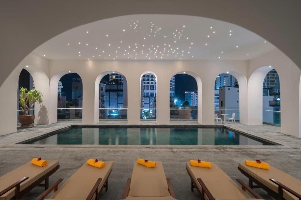 Отель Green World Hotel Nha Trang 4*