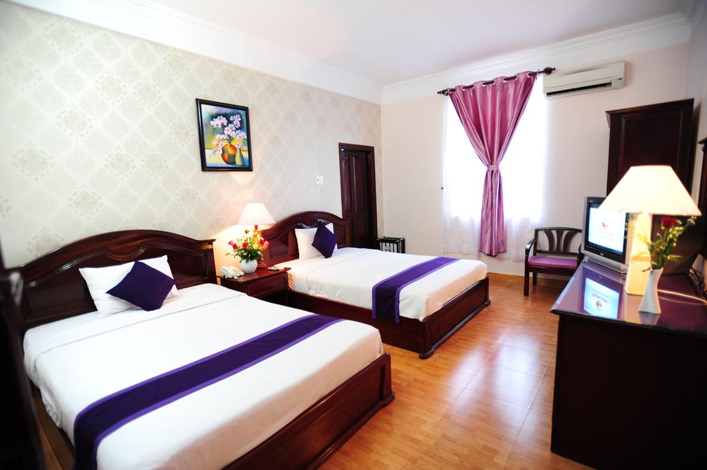 Violet 3* фотосуреті