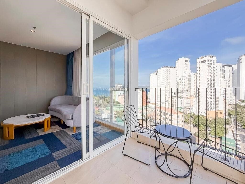 Фотография Quinter Central Nha Trang Hotel 5*