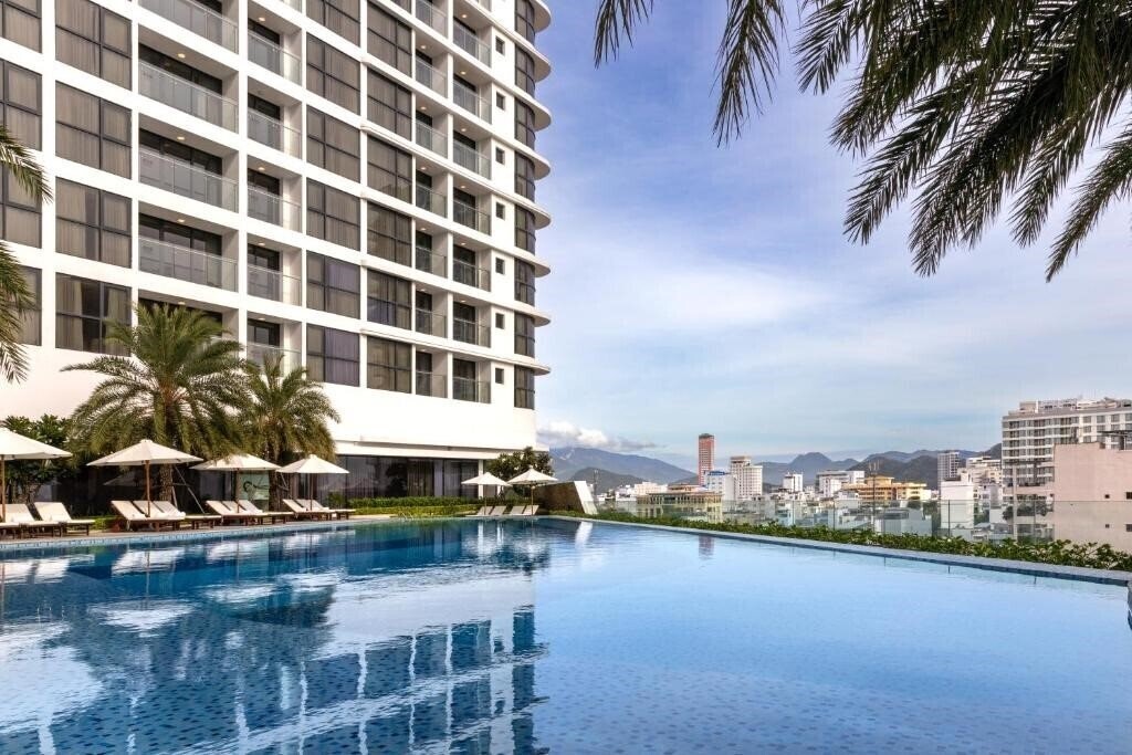 Melia Vinpearl Nha Trang Empire 5* суреті