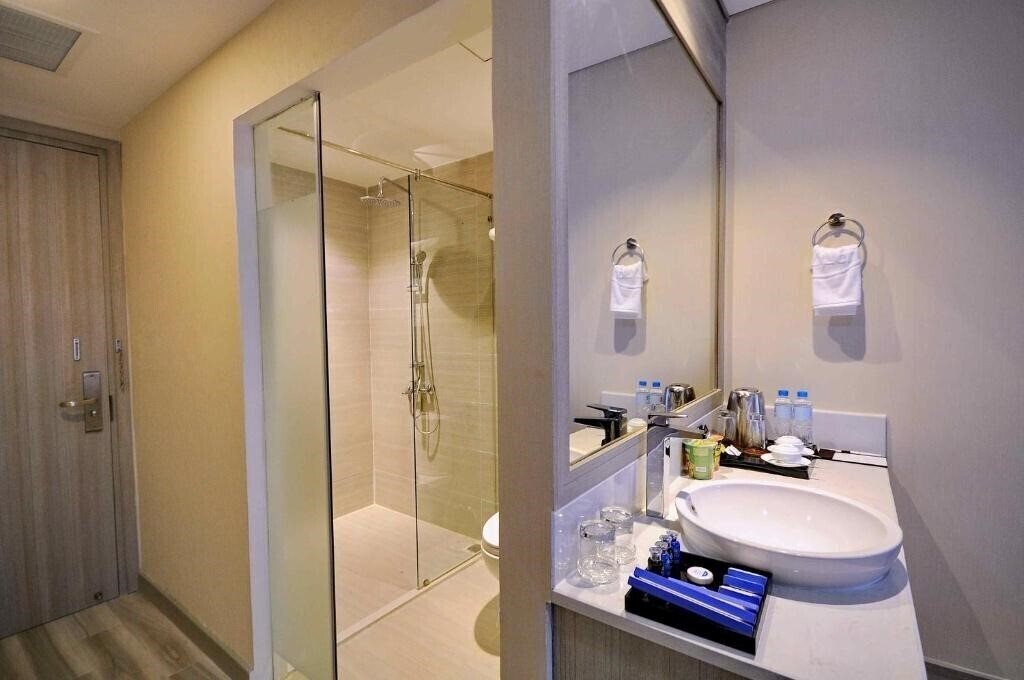 The Mcr Luxury Hotel 3* суреті