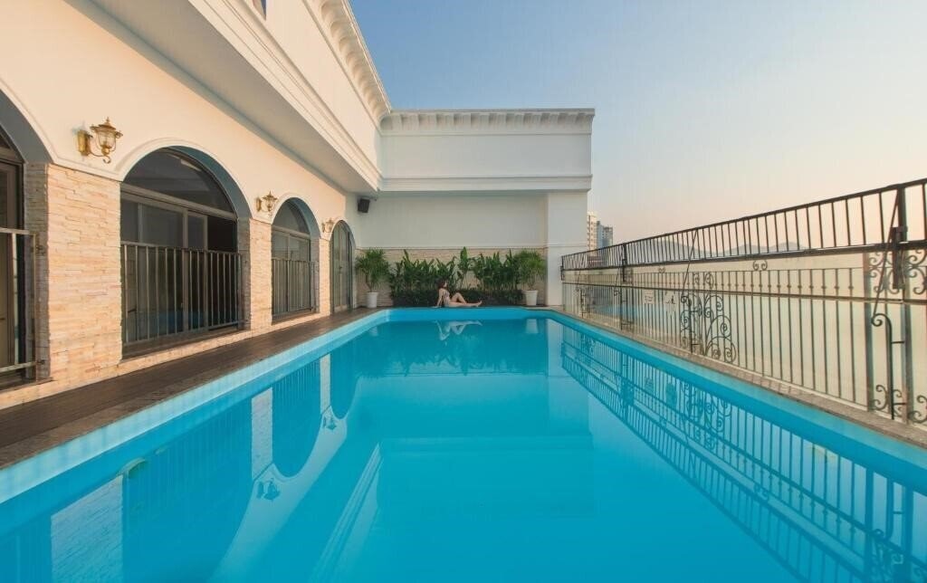 Отель Daphovina Hotel 4*