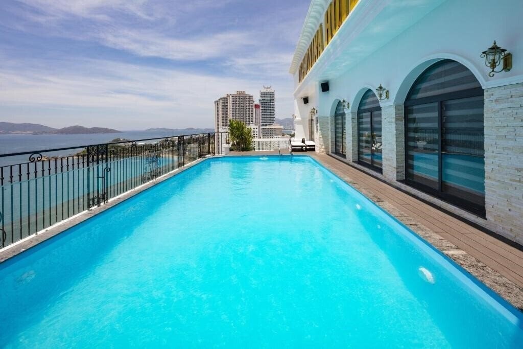Фото Daphovina Hotel 4*