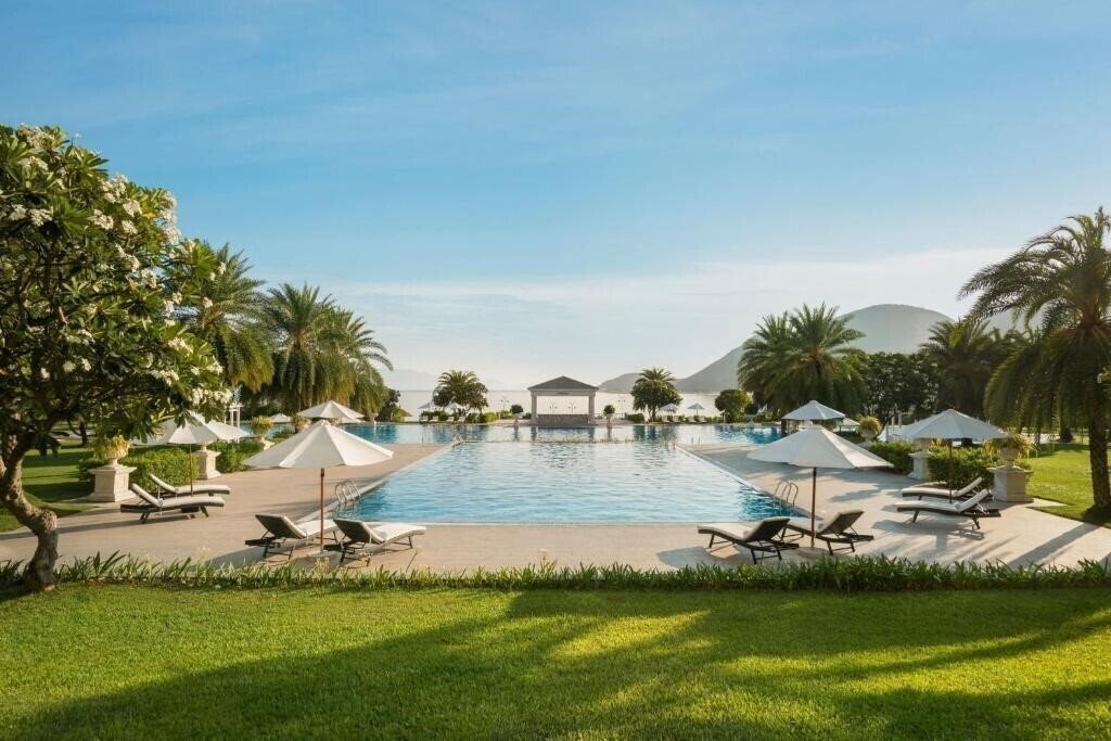 Отель Nha Trang Marriott Resort & SPA, Hon Tre Island 5*