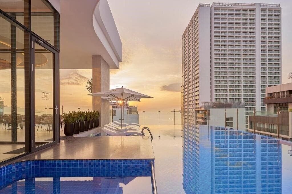 Отель Adamas Boutique Nha Trang 5*
