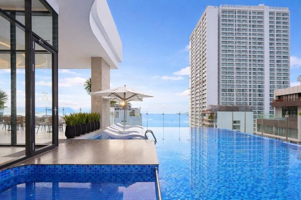Отель Adamas Boutique Nha Trang 5*