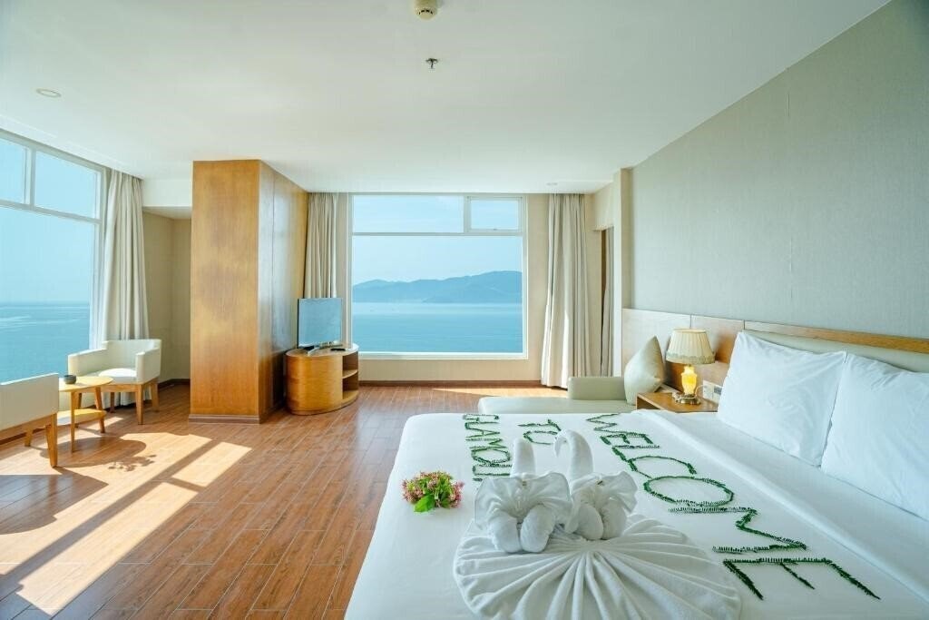 Отель Glamour Hotel 4*