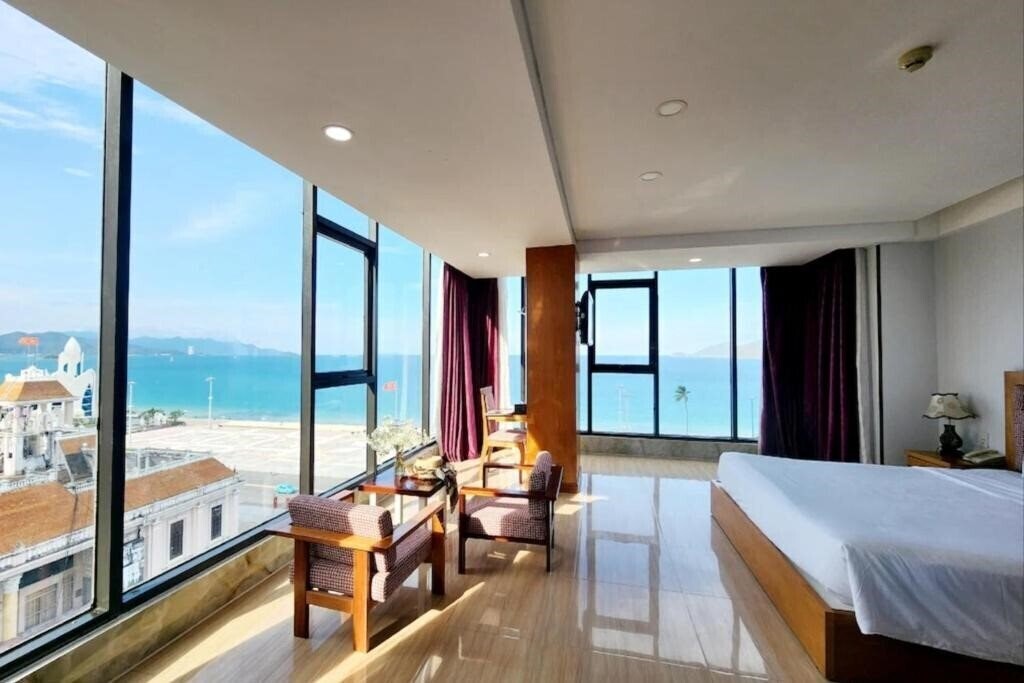 Отель Happy Light Central Nha Trang 4*