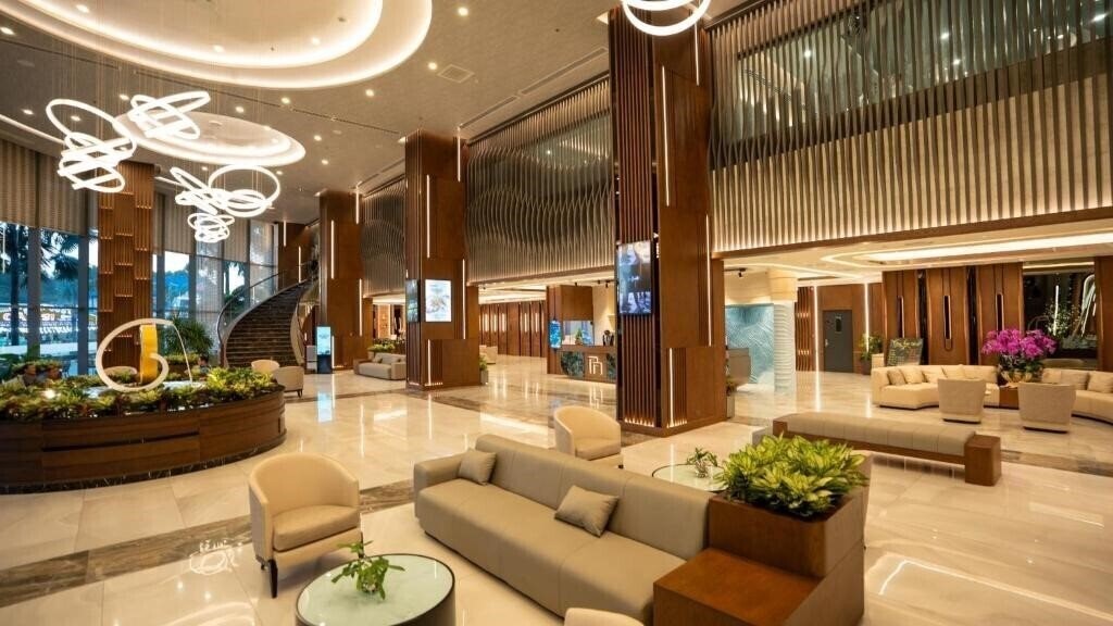 The Malibu 5* суреті