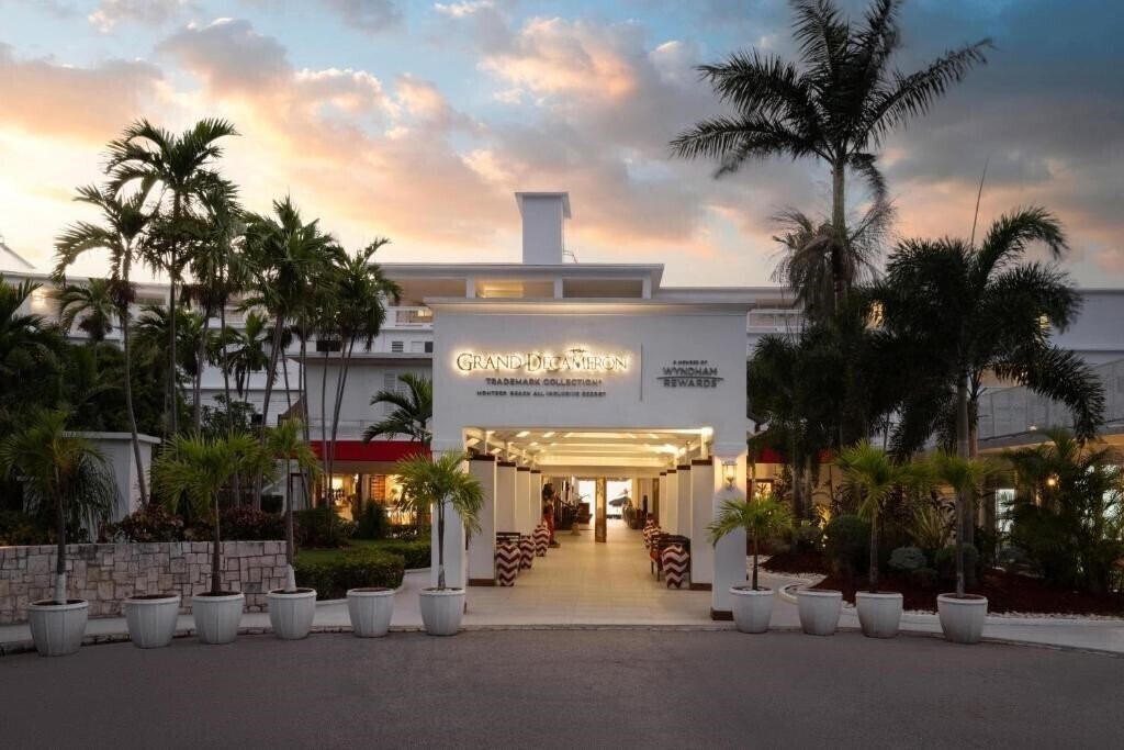 Отель Grand Decameron Montego Beach (ex. Royal Decameron Montego Beach) 3*