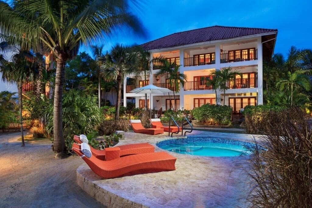 Изображение Couples Swept Away Beach 4*