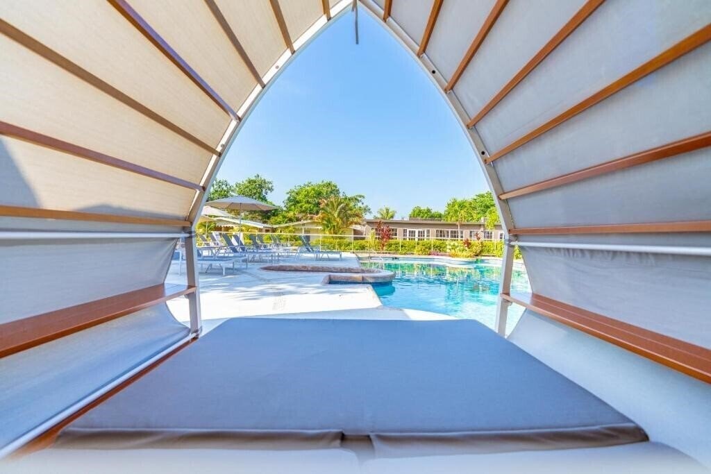 Travellers Beach Resort 3* суреті